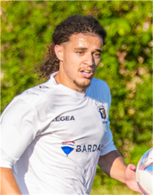 Zineddine Bey joueur à CS Mont-Royal Outremont Zineddine Bey, joueur à CS Mont-Royal Outremont