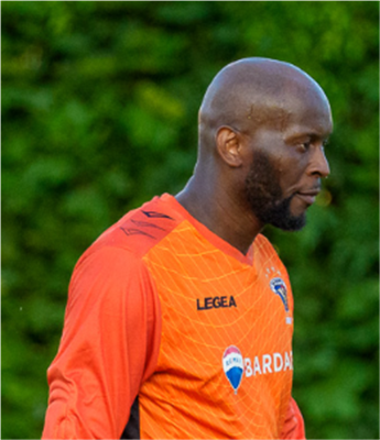 Erwann Clark Ofouya joueur à CS Mont-Royal Outremont Erwann Clark Ofouya, joueur à CS Mont-Royal Outremont